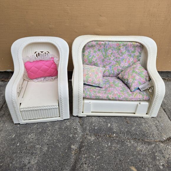 Vtg 1983 BARBIE Dream House Furniture White Faux Wicker With Cushions